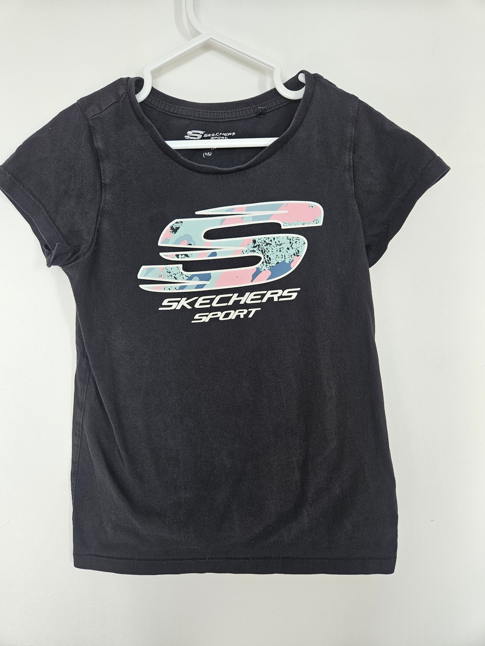 Skechers Sport Girls Black T-Shirt Pastel Logo Size XL (16)🩷